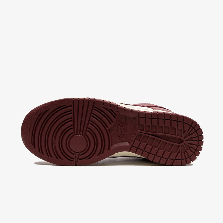 Nike Dunk Low PRM Vintage Team Red